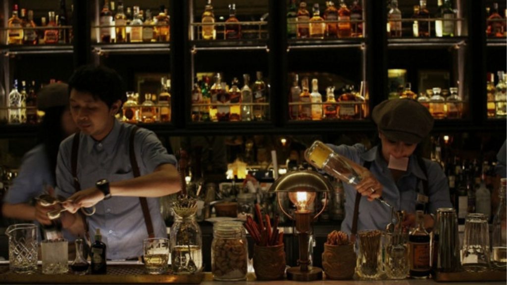 Apa Itu Bartender