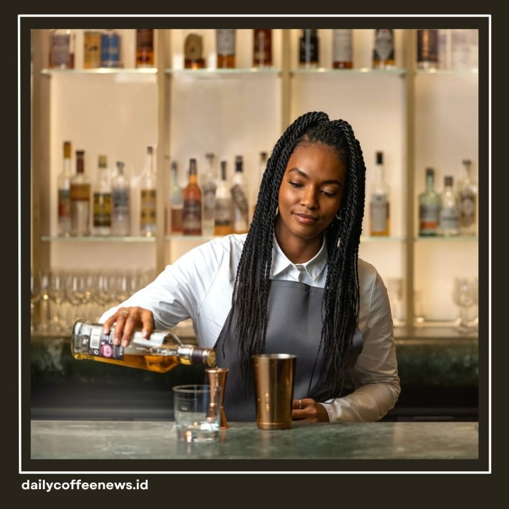 Apa Itu Bartender