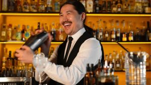 Gaji Bartender